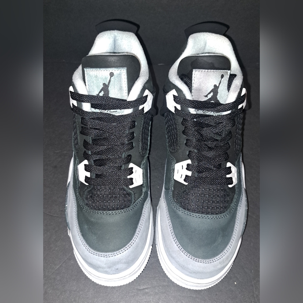 Nike Air Jordan 4 Retro “Fear”  Sneakers, Youth 6.5 / Women’s 8.